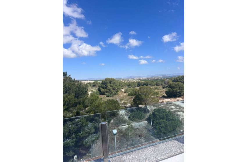 Casa de 3 habitaciones en Villamartin en venta - 325.000 € (Ref: 10027605)