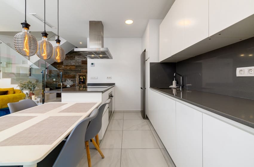 Casa de 3 habitaciones en Villamartin en venta - 325.000 € (Ref: 10027605)