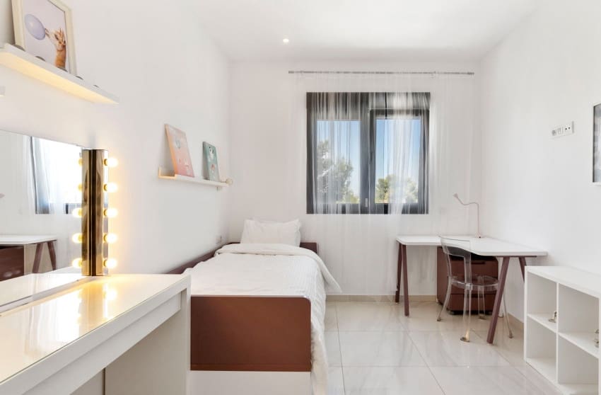 Casa de 3 habitaciones en Villamartin en venta - 325.000 € (Ref: 10027605)