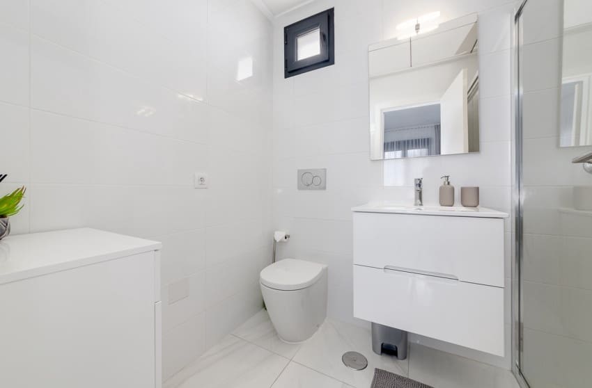 Casa de 3 habitaciones en Villamartin en venta - 325.000 € (Ref: 10027605)