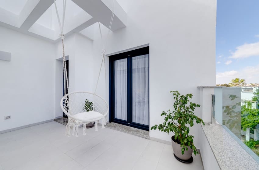 Casa de 3 habitaciones en Villamartin en venta - 325.000 € (Ref: 10027605)