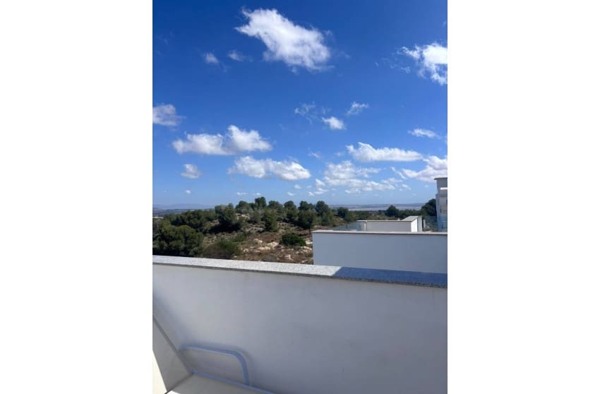 Casa de 3 habitaciones en Villamartin en venta - 325.000 € (Ref: 10027605)