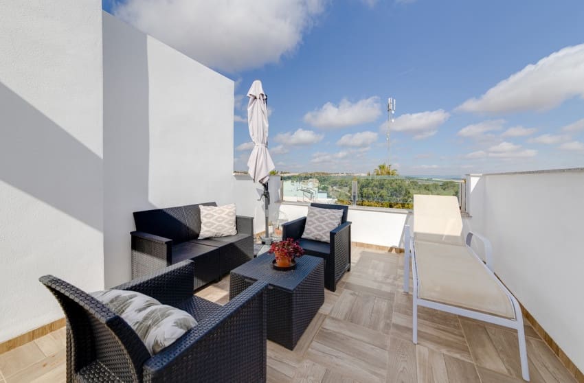 Casa de 3 habitaciones en Villamartin en venta - 325.000 € (Ref: 10027605)