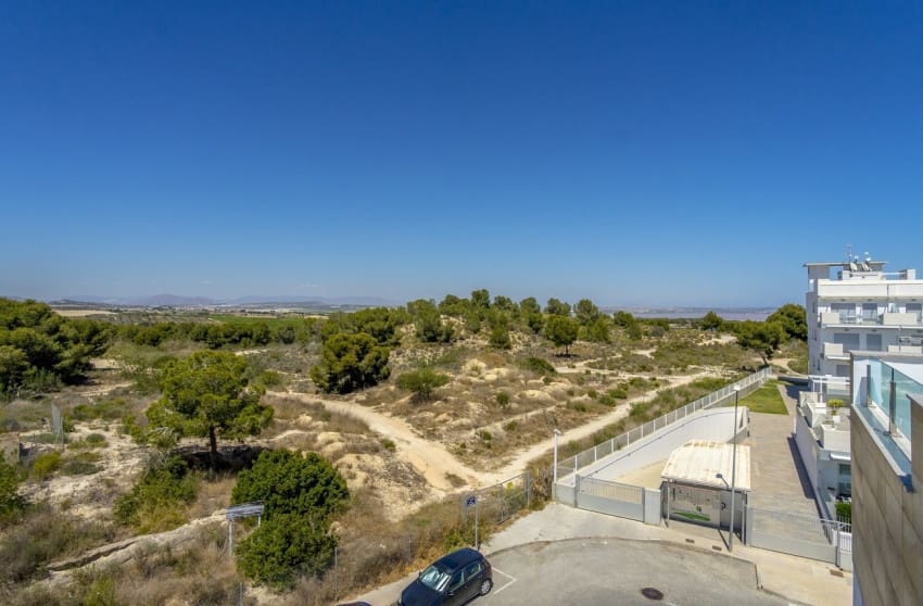 Casa de 3 habitaciones en Villamartin en venta - 325.000 € (Ref: 10027605)