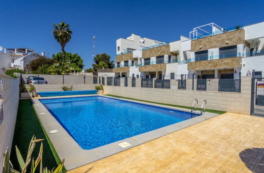 Casa de 3 habitaciones en Villamartin en venta - 325.000 € (Ref: 10027605)