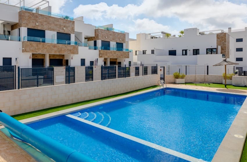 Casa de 3 habitaciones en Villamartin en venta - 325.000 € (Ref: 10027605)
