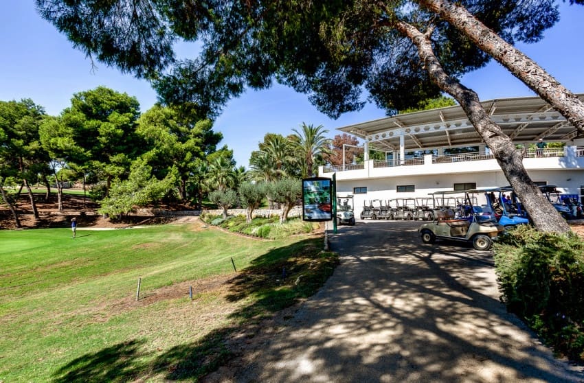 Casa de 3 habitaciones en Villamartin en venta - 325.000 € (Ref: 10027605)