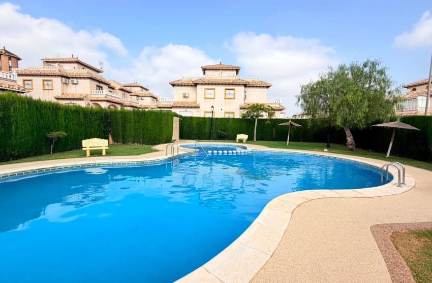 2 sypialnia Dom na sprzedaż w Orihuela Costa z basenem - 239 000 € (Ref: 10027625)