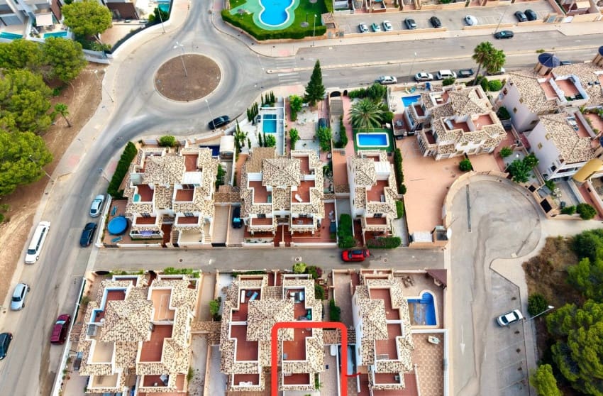 2 sypialnia Dom na sprzedaż w Orihuela Costa z basenem - 239 000 € (Ref: 10027625)