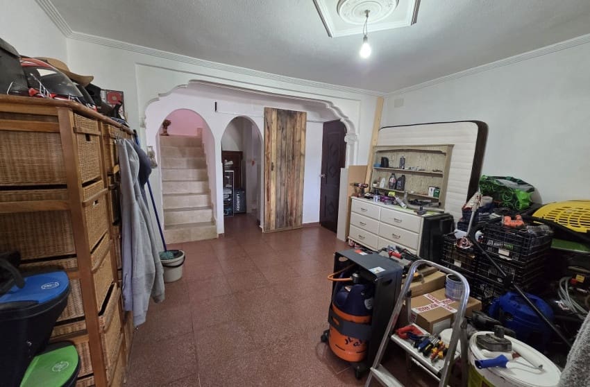 6 makuuhuone Huvila myytävänä paikassa Sax mukana uima-altaan - 275 000 € (Ref: 10027633)