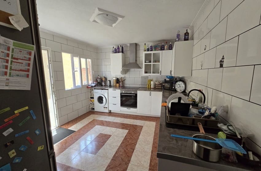 6 makuuhuone Huvila myytävänä paikassa Sax mukana uima-altaan - 275 000 € (Ref: 10027633)