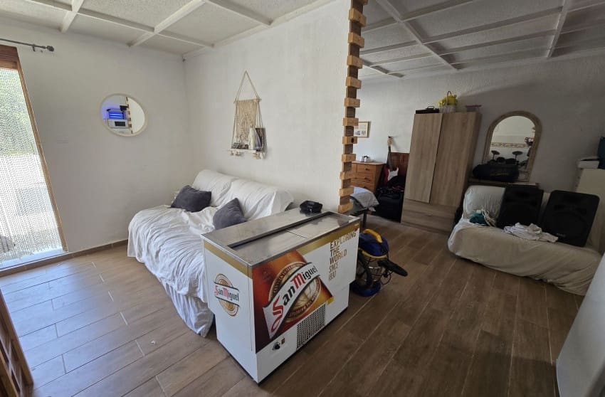 6 makuuhuone Huvila myytävänä paikassa Sax mukana uima-altaan - 275 000 € (Ref: 10027633)