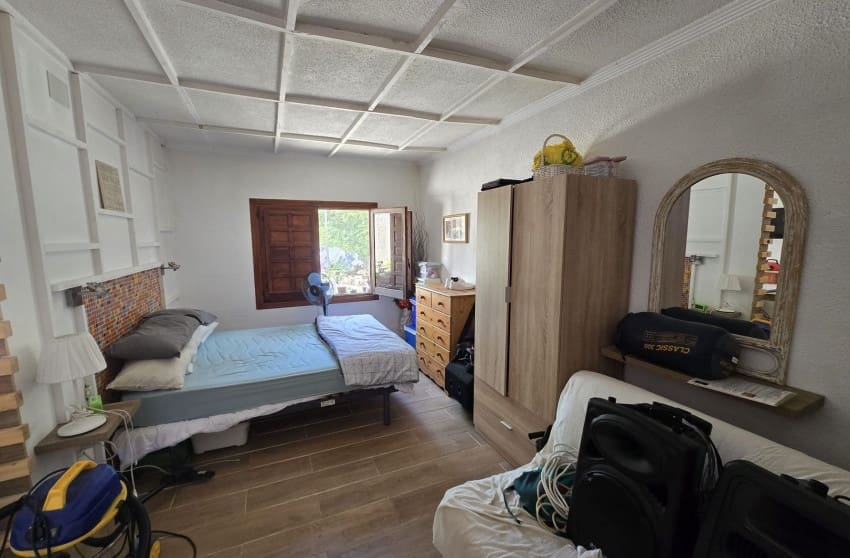 6 makuuhuone Huvila myytävänä paikassa Sax mukana uima-altaan - 275 000 € (Ref: 10027633)