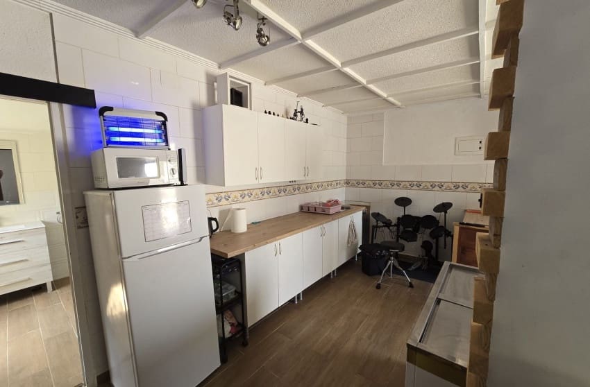 6 makuuhuone Huvila myytävänä paikassa Sax mukana uima-altaan - 275 000 € (Ref: 10027633)
