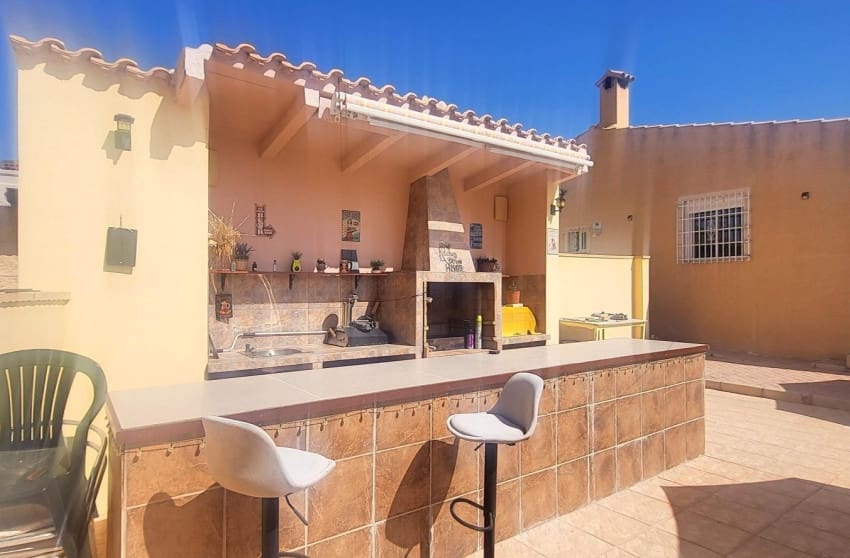 Chalet de 3 habitaciones en La Romana en venta con piscina garaje - 289.999 € (Ref: 10088770)
