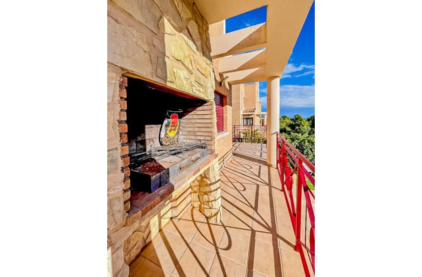 4 Zimmer Villa zu verkaufen in Montebello mit Pool Garage - 580.000 € (Ref: 10088773)