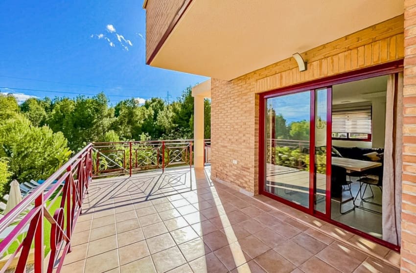 4 Zimmer Villa zu verkaufen in Montebello mit Pool Garage - 580.000 € (Ref: 10088773)