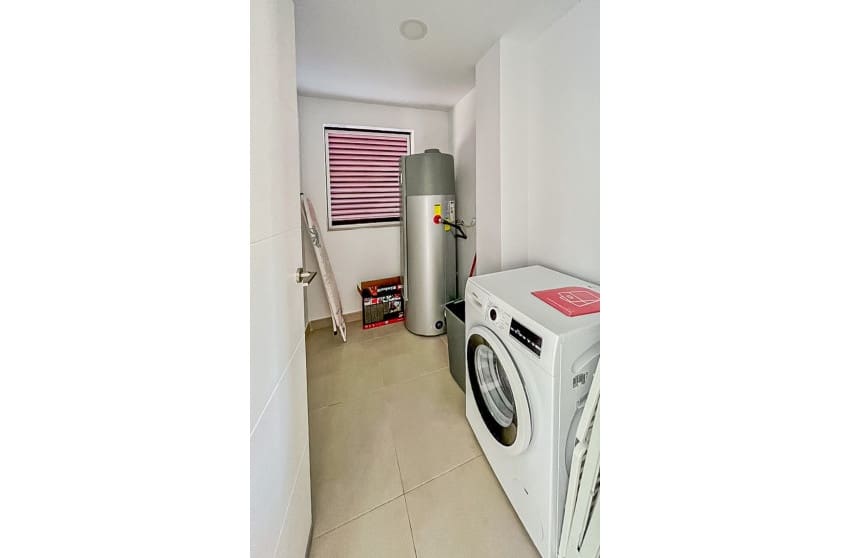 4 Zimmer Villa zu verkaufen in Montebello mit Pool Garage - 580.000 € (Ref: 10088773)