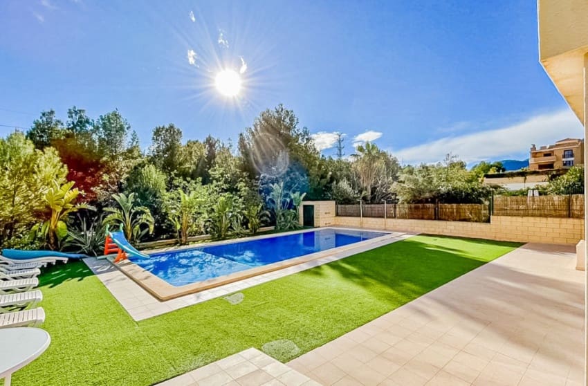 4 Zimmer Villa zu verkaufen in Montebello mit Pool Garage - 580.000 € (Ref: 10088773)
