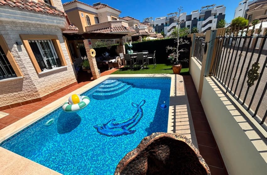 2 bedroom Villa for sale in El Raso with pool - € 299,500 (Ref: 10088775)