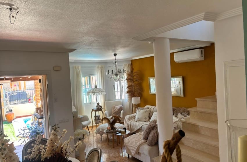 2 bedroom Villa for sale in El Raso with pool - € 299,500 (Ref: 10088775)