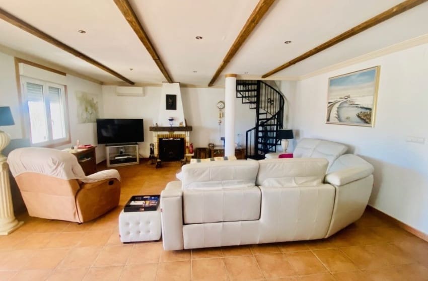 3 sypialnia Willa na sprzedaż w Macisvenda z basenem garażem - 284 500 € (Ref: 10091355)