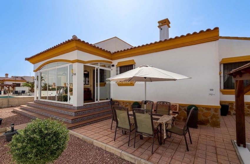 Chalet de 3 habitaciones en Hondón de las Nieves en venta con piscina garaje - 279.950 € (Ref: 10091360)
