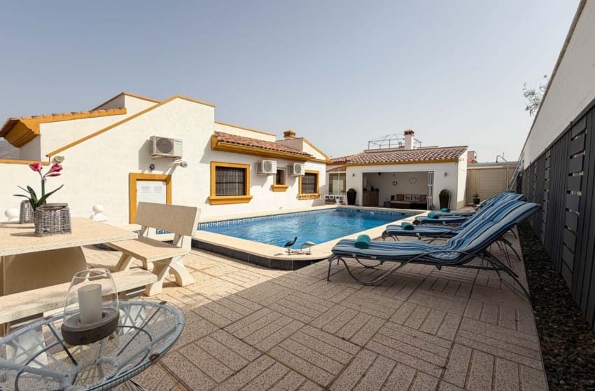 Chalet de 3 habitaciones en Hondón de las Nieves en venta con piscina garaje - 279.950 € (Ref: 10091360)
