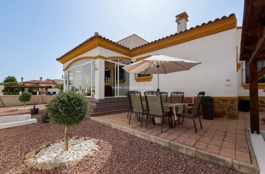 Chalet de 3 habitaciones en Hondón de las Nieves en venta con piscina garaje - 279.950 € (Ref: 10091360)