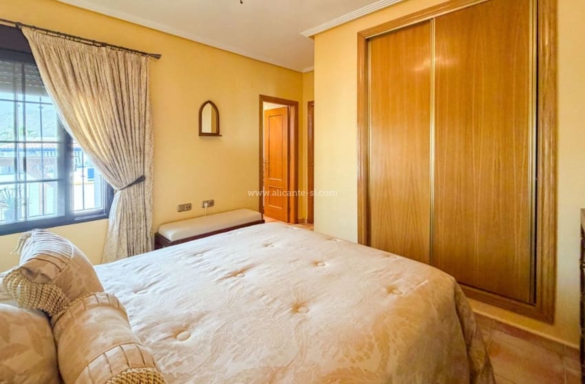 Chalet de 3 habitaciones en Hondón de las Nieves en venta con piscina garaje - 279.950 € (Ref: 10091360)