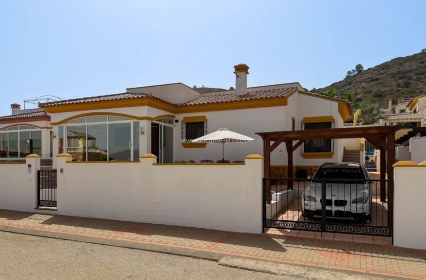 Chalet de 3 habitaciones en Hondón de las Nieves en venta con piscina garaje - 279.950 € (Ref: 10091360)