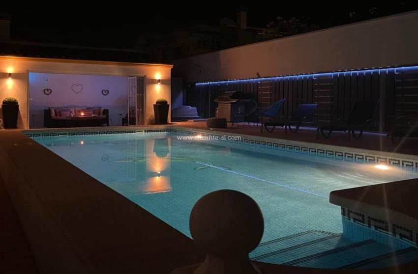 Chalet de 3 habitaciones en Hondón de las Nieves en venta con piscina garaje - 279.950 € (Ref: 10091360)