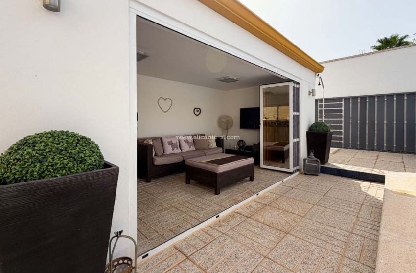 Chalet de 3 habitaciones en Hondón de las Nieves en venta con piscina garaje - 279.950 € (Ref: 10091360)