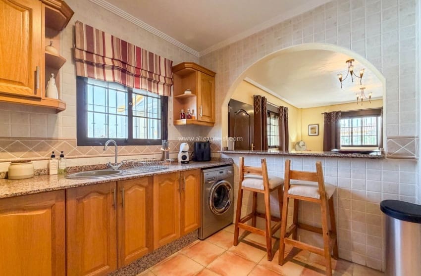 Chalet de 3 habitaciones en Hondón de las Nieves en venta con piscina garaje - 279.950 € (Ref: 10091360)