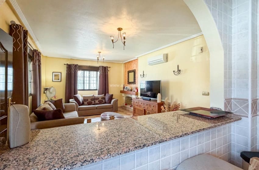 Chalet de 3 habitaciones en Hondón de las Nieves en venta con piscina garaje - 279.950 € (Ref: 10091360)
