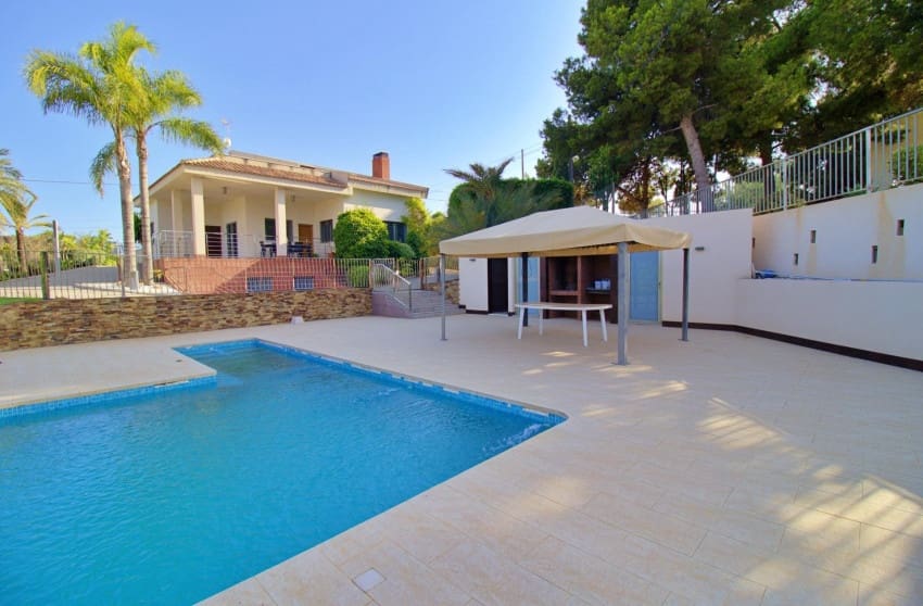 4 bedroom Villa for sale in Elche / Elx with pool - € 814,800 (Ref: 10171765)