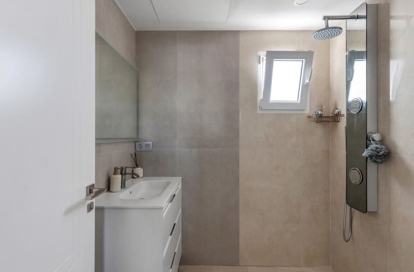 6 soverom Villa til salgs i Torrevieja med svømmebasseng garasje - € 849 000 (Ref: 10171773)