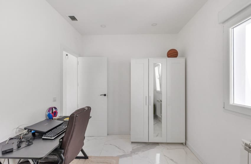 6 soverom Villa til salgs i Torrevieja med svømmebasseng garasje - € 849 000 (Ref: 10171773)