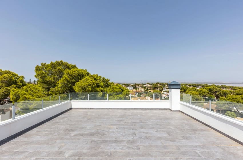 6 soverom Villa til salgs i Torrevieja med svømmebasseng garasje - € 849 000 (Ref: 10171773)