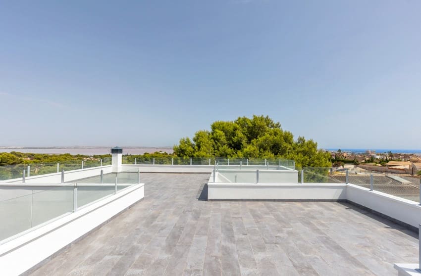 6 soverom Villa til salgs i Torrevieja med svømmebasseng garasje - € 849 000 (Ref: 10171773)