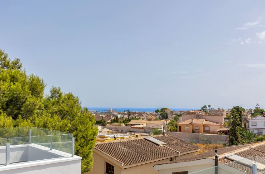 6 soverom Villa til salgs i Torrevieja med svømmebasseng garasje - € 849 000 (Ref: 10171773)