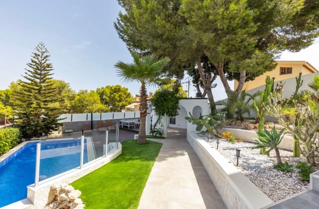 6 soverom Villa til salgs i Los Balcones - Los Altos, Torrevieja med svømmebasseng garasje - € 849 000 (Ref: 10171773)