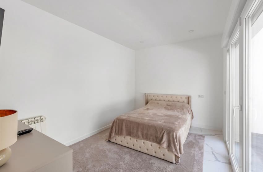 6 soverom Villa til salgs i Torrevieja med svømmebasseng garasje - € 849 000 (Ref: 10171773)