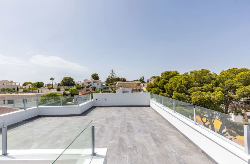 6 soverom Villa til salgs i Torrevieja med svømmebasseng garasje - € 849 000 (Ref: 10171773)