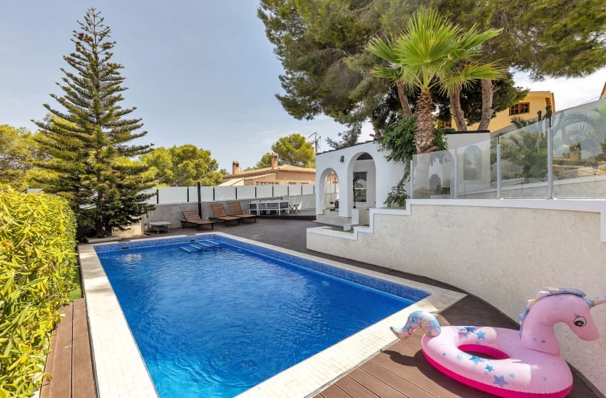 6 soverom Villa til salgs i Torrevieja med svømmebasseng garasje - € 849 000 (Ref: 10171773)