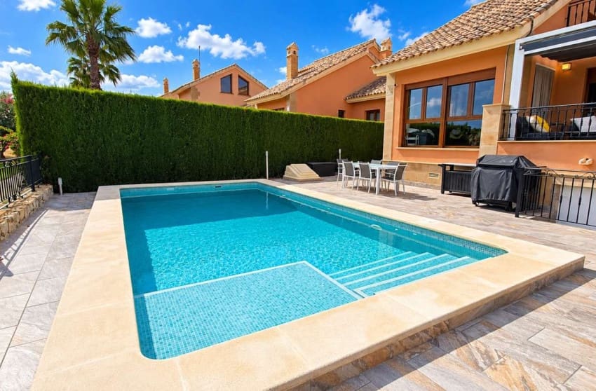 3 bedroom Villa for sale in Algorfa with pool garage - € 479,000 (Ref: 10171774)