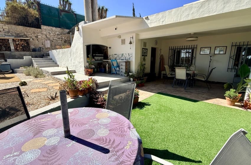 4 bedroom Villa for sale in Elche / Elx with pool garage - € 339,950 (Ref: 10171776)