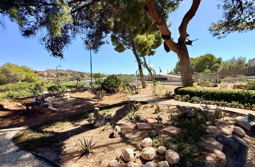4 bedroom Villa for sale in Elche / Elx with pool garage - € 339,950 (Ref: 10171776)