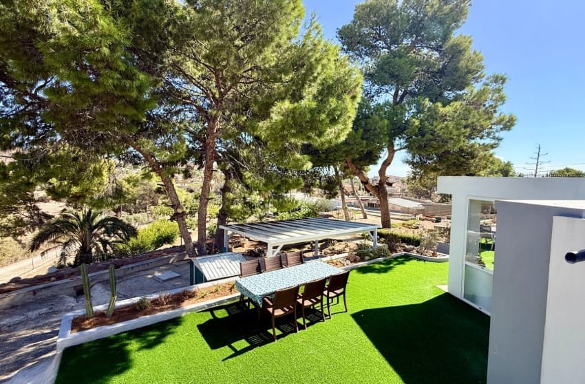 4 bedroom Villa for sale in Elche / Elx with pool garage - € 339,950 (Ref: 10171776)