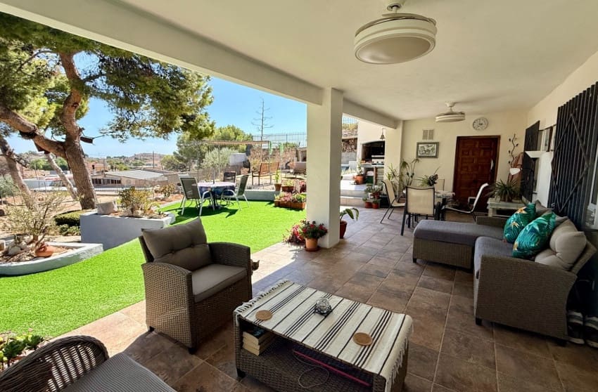 4 bedroom Villa for sale in Elche / Elx with pool garage - € 339,950 (Ref: 10171776)